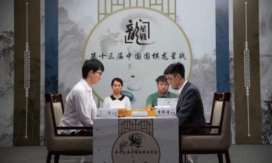 🚢起航芝加哥！快船登机照：登卡椒均着运动装 哈登一身红